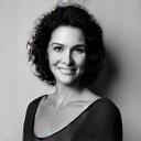 Ritratto in bianco e nero di Giulia Ricci, Consulente di Design di Modulo Design.